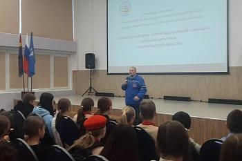 Сотрудники скорой медицинской помощи провели в школе № 26 города Калининграда профориентационный урок